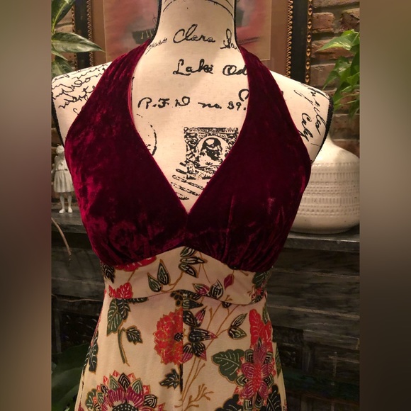 Vintage 1970s floorlength gown with Empire waist and velvet halter style top - Picture 2 of 11